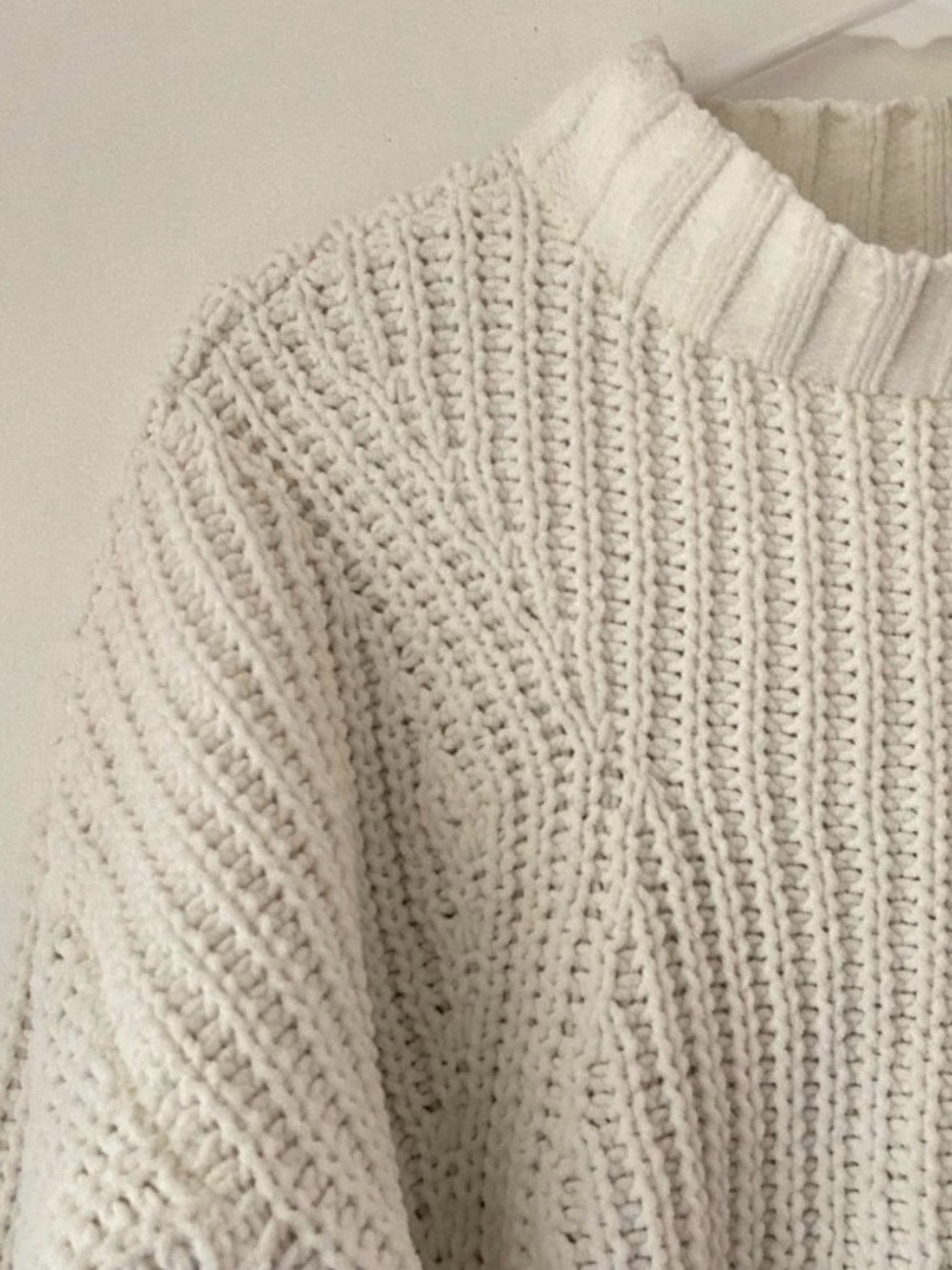 Hollister Off-White Chunky Knit Crew Sweater - Picture 2 of 4
